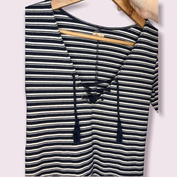 Hollister Striped Front Tie V-Neck Dress - Picture 5 of 5